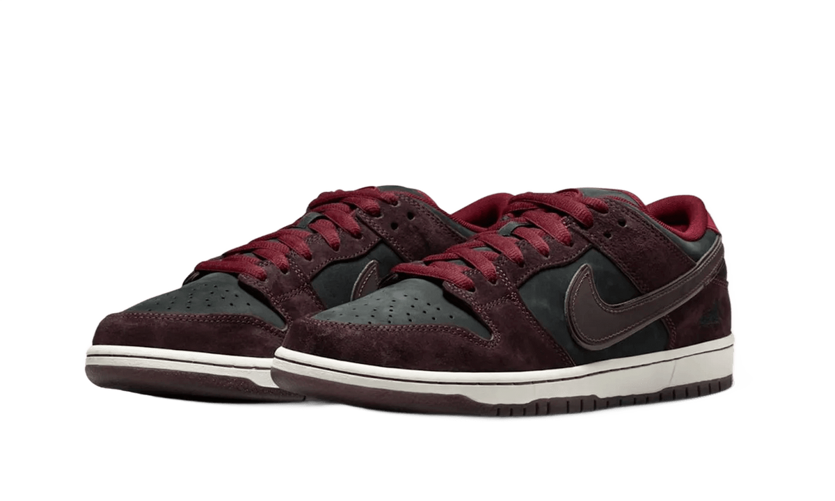 Riot Skateshop x Nike SB Dunk Low "Mahogany"