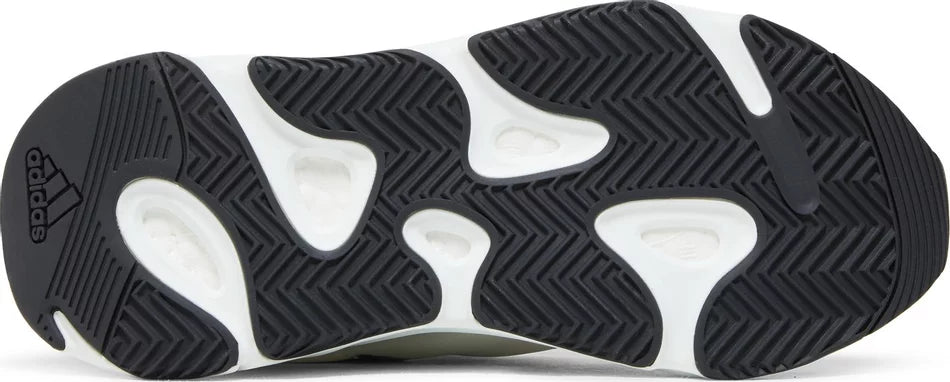 Yeezy Boost 700 MNVN Laceless Analog