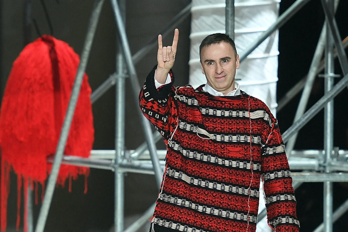 Raf Simons: Odkrywając Kreatywny Genializm w Modzie