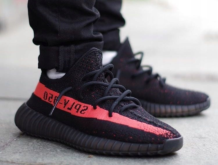Ostateczny przewodnik po Yeezy 350 Red Stripe: Klasyczne buty sportowe w stylu i komforcie