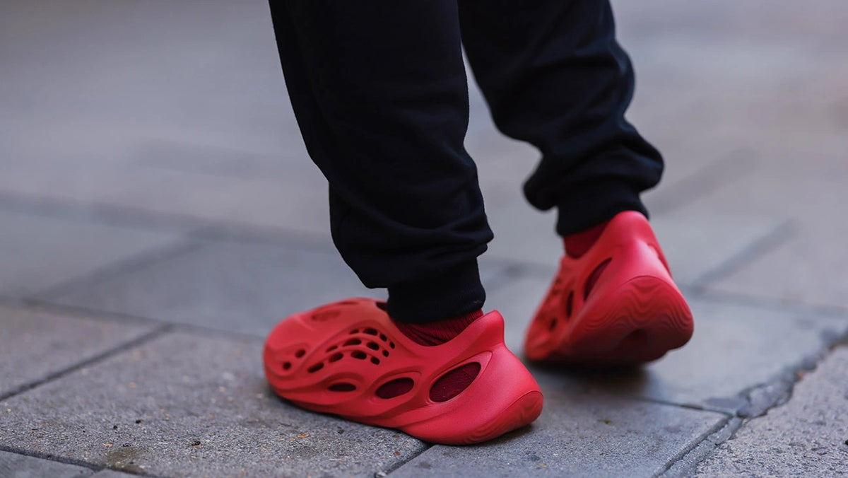 Jak się czyta Yeezy? Zrozumienie enigmatycznej marki obuwniczej