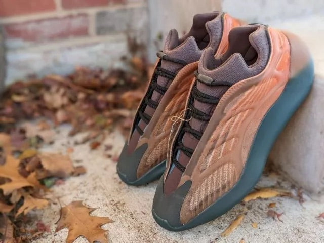 Yeezy 700 V3 Copper Fade: Epitome Stylu i Innowacji