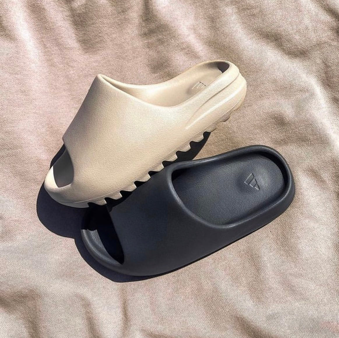 Yeezy Slide, idealne klapki na lato: Wygoda i styl w jednym