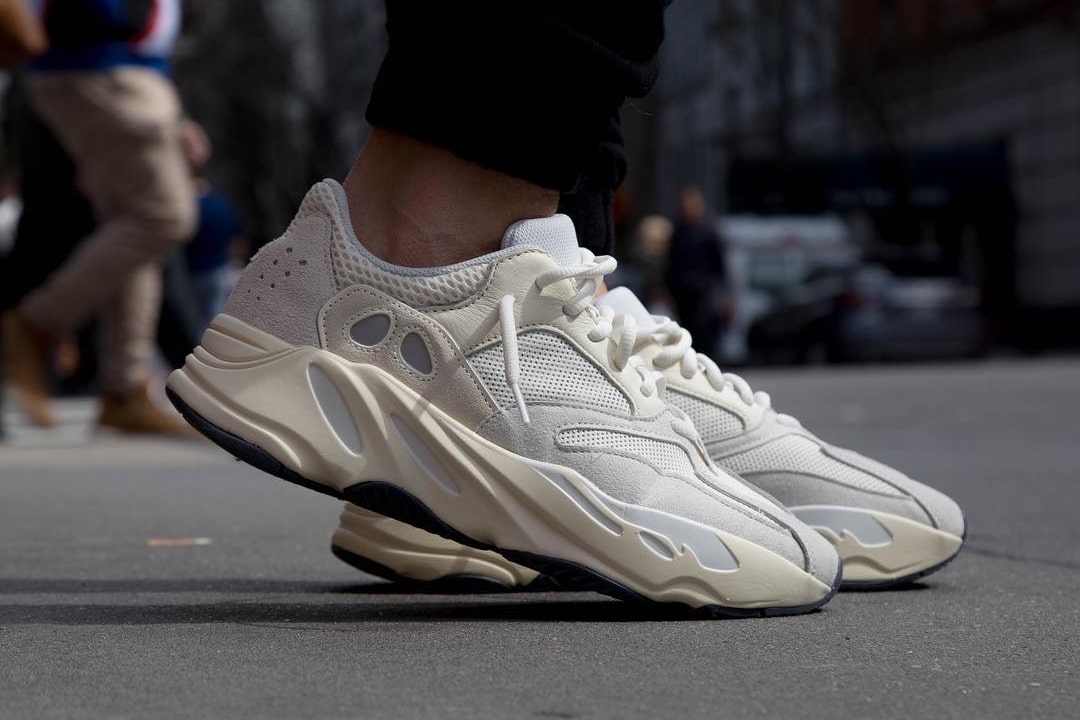 Yeezy Boost 700 Analog: Odkrywając Ponadczasową Klasykę