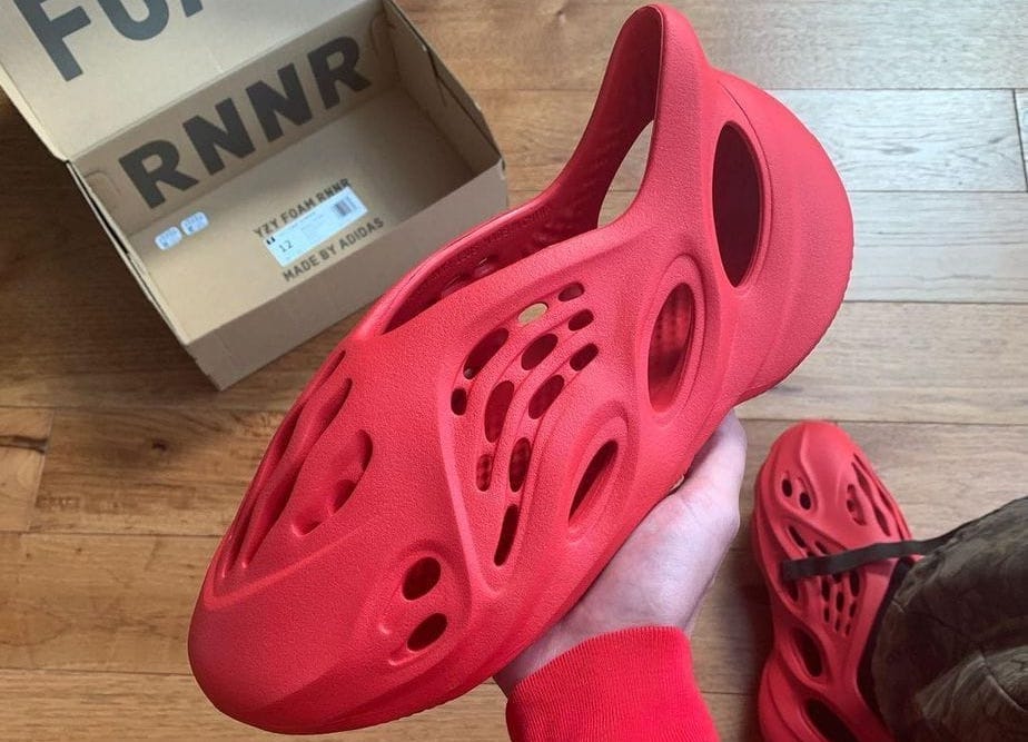 Yeezy Foam Rnnr Vermillion: Odkryj najbardziej stylowy sneaker dekady