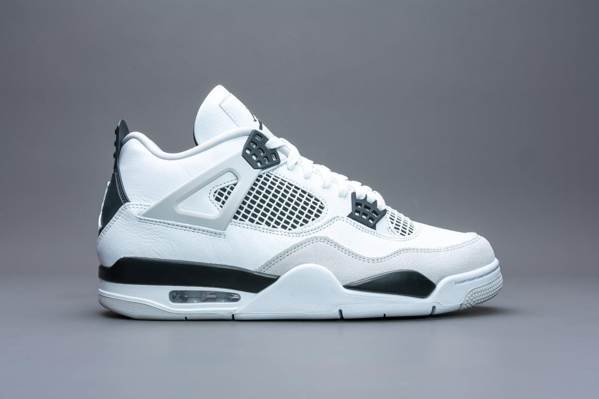Buty Air Jordan 4 Retro Military Black: Klasyka z Nowoczesnym Twistem