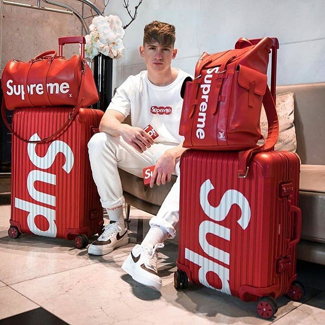 Bluzy Supreme: Odkryj styl i niezwykłe pewność siebie