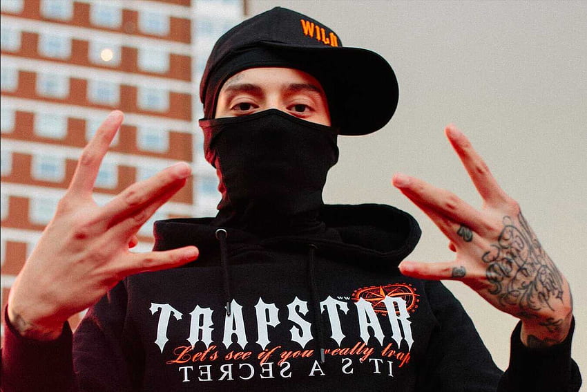 Bluzy Trapstar – Jak stały się ikoną miejskiego stylu?