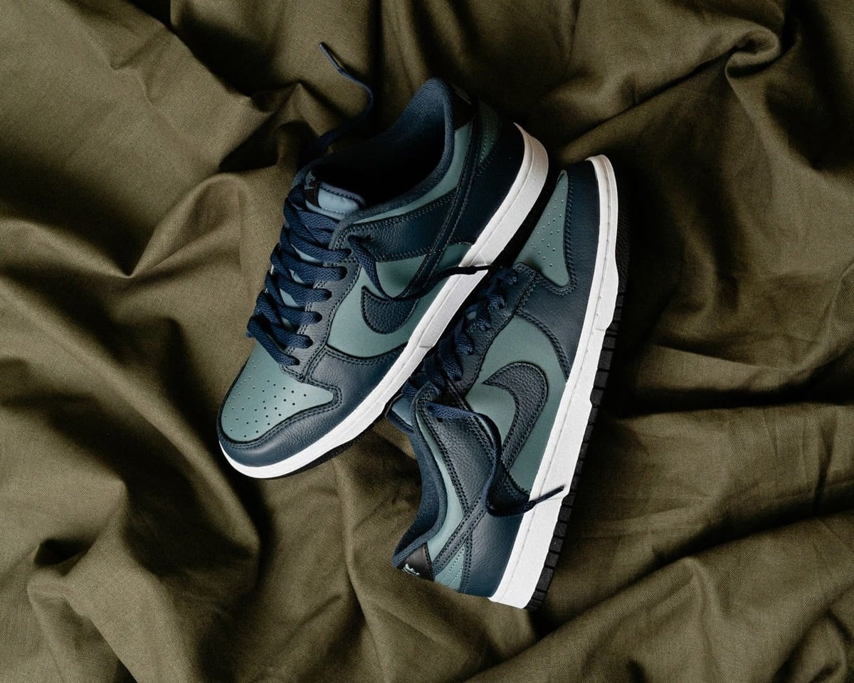 Nike Dunk Low Armory Navy: Ponadczasowa Klasa
