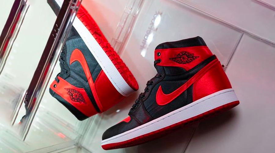 Air Jordan 1 Retro High OG Satin Bred: Inkarnacja Stylu Sneakersów
