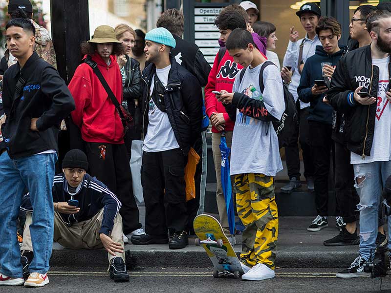 Streetwear: Odkrywając Modowy Trend Uliczny