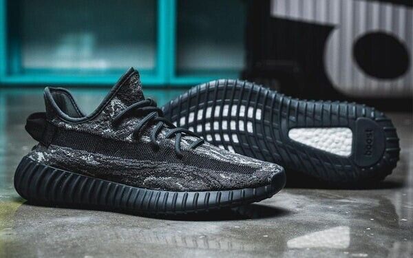 Yeezy 350 V2 MX Dark Salt: Nowa Gwiazda w Świecie Mody Ulicznej