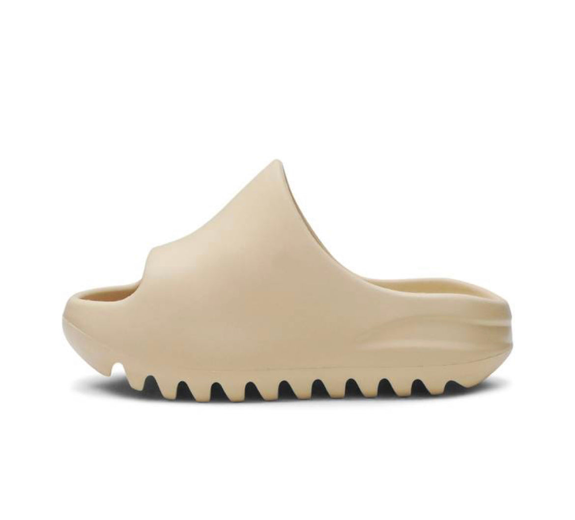Kids' Yeezy Slide Desert Sand
