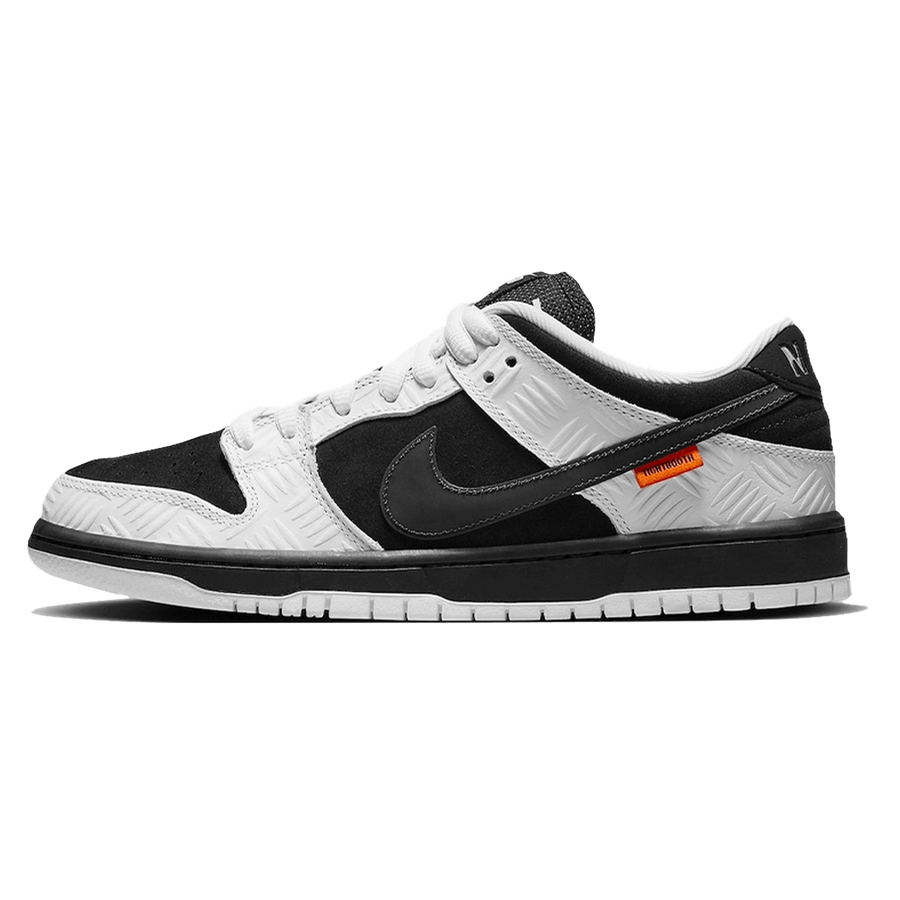 Nike SB Dunk Low TIGHTBOOTH