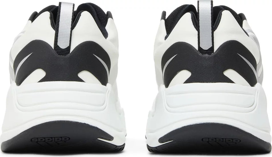 Yeezy Boost 700 MNVN Laceless Analog