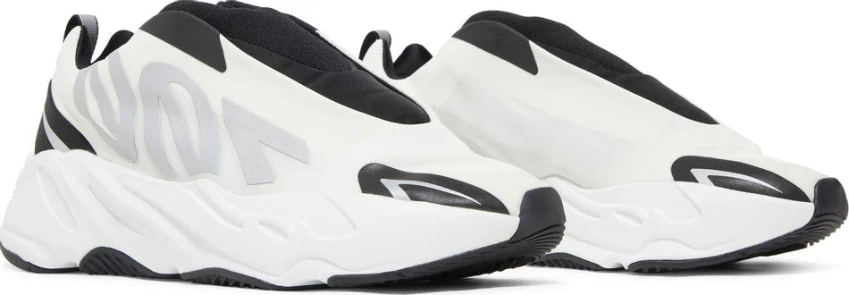 Yeezy Boost 700 MNVN Laceless Analog