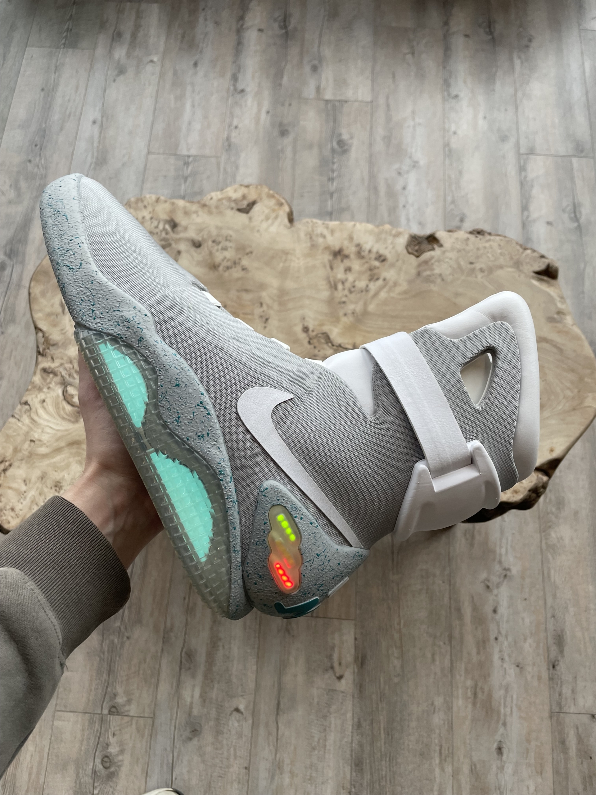 nike mag