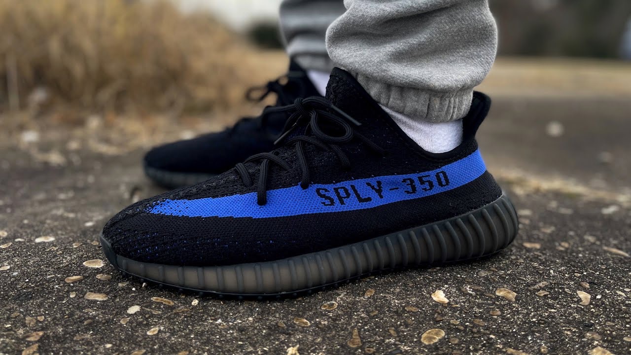 Przedstawiamy Yeezy 350 Dazzling Blue: Podnieś swój styl z wyjątkowymi sneakersami