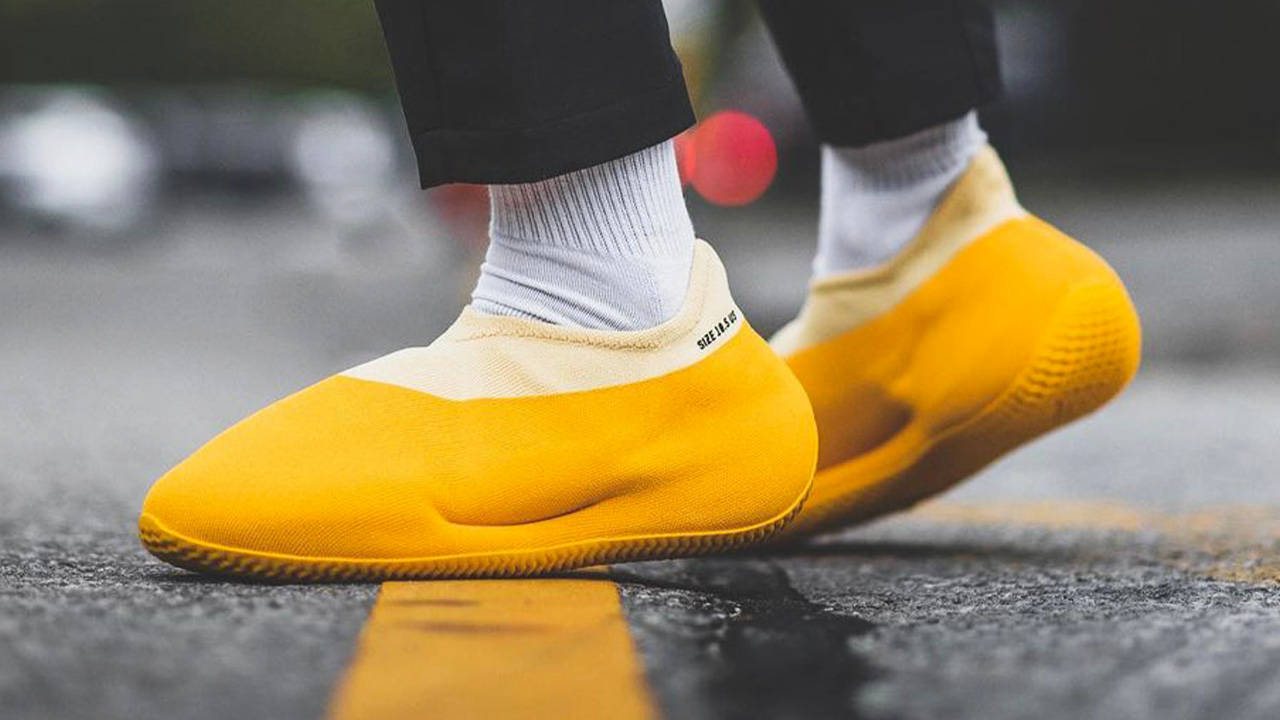 Adidas Yeezy Knit RNR Sulfur: Podbij Swój Świat Sneakersów
